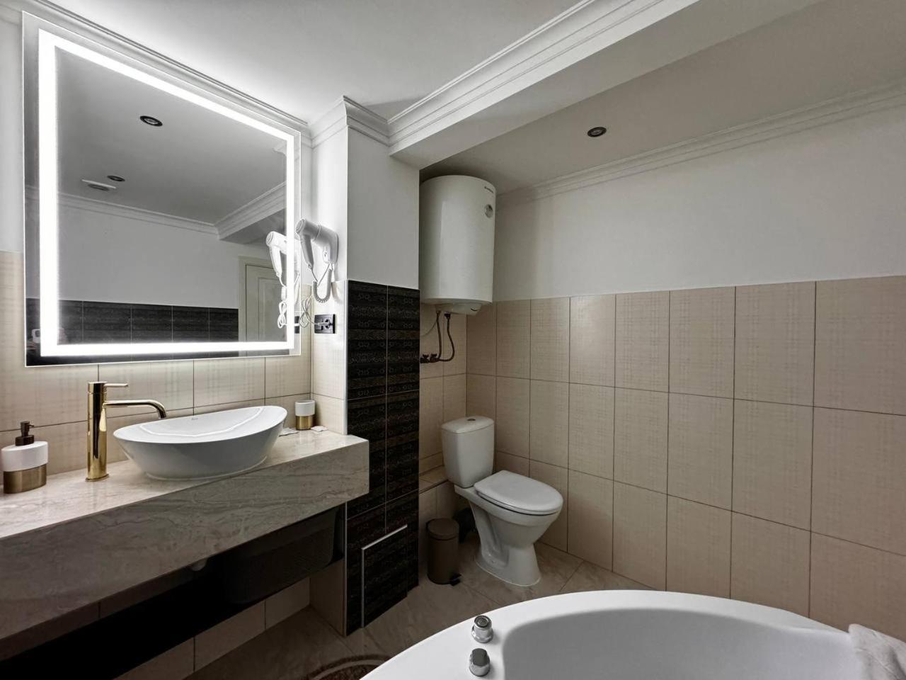 Deribasivska 10 Luxury Apartment Odessa Luaran gambar